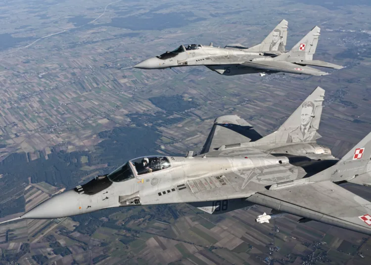 Los aviones de combate Mikoyan MIG-29 de la Fuerza Aérea Polaca participan en un ejercicio de defensa de la OTAN en la base aérea de Lask el 12 de octubre de 2022 en Lask, Polonia. Créditos: Getty Images.