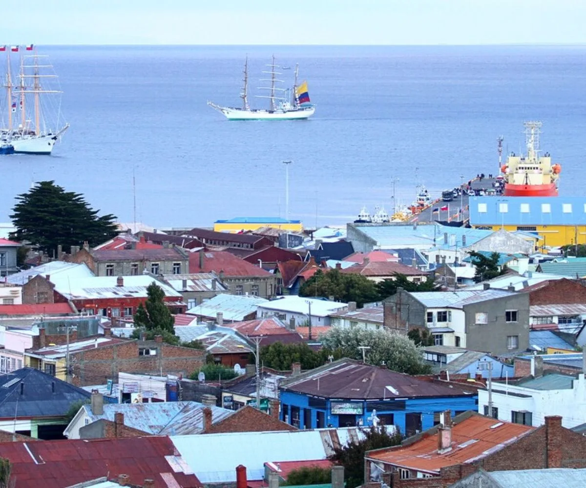 Punta Arenas, en el extremo sur de Chile, vista desde las alturas