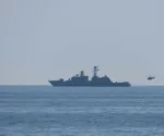 Una fragata de la Real Armada Británica, durante las operaciones de vigilancia marítima de buques y fragatas rusas en aguas británicas y el Atlántico Norte