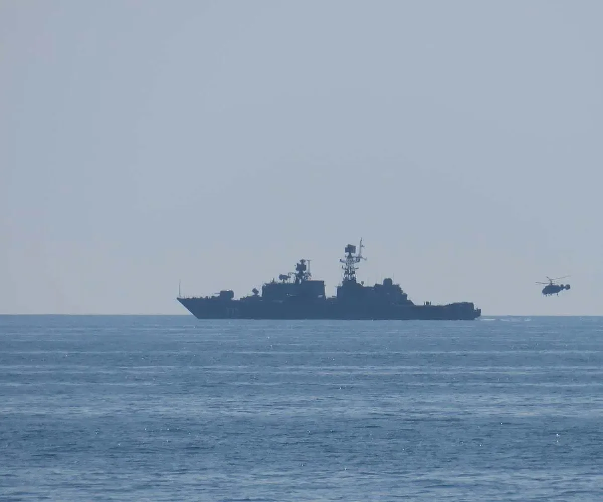 Una fragata de la Real Armada Británica, durante las operaciones de vigilancia marítima de buques y fragatas rusas en aguas británicas y el Atlántico Norte