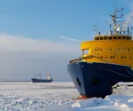 Rompehielos rusos frente a las costas de Siberia