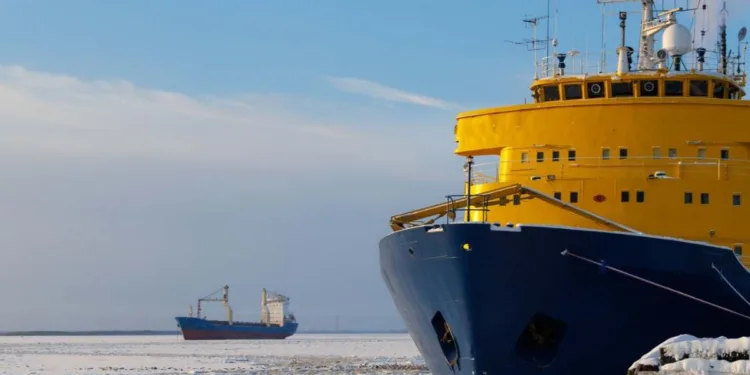 Rompehielos rusos frente a las costas de Siberia