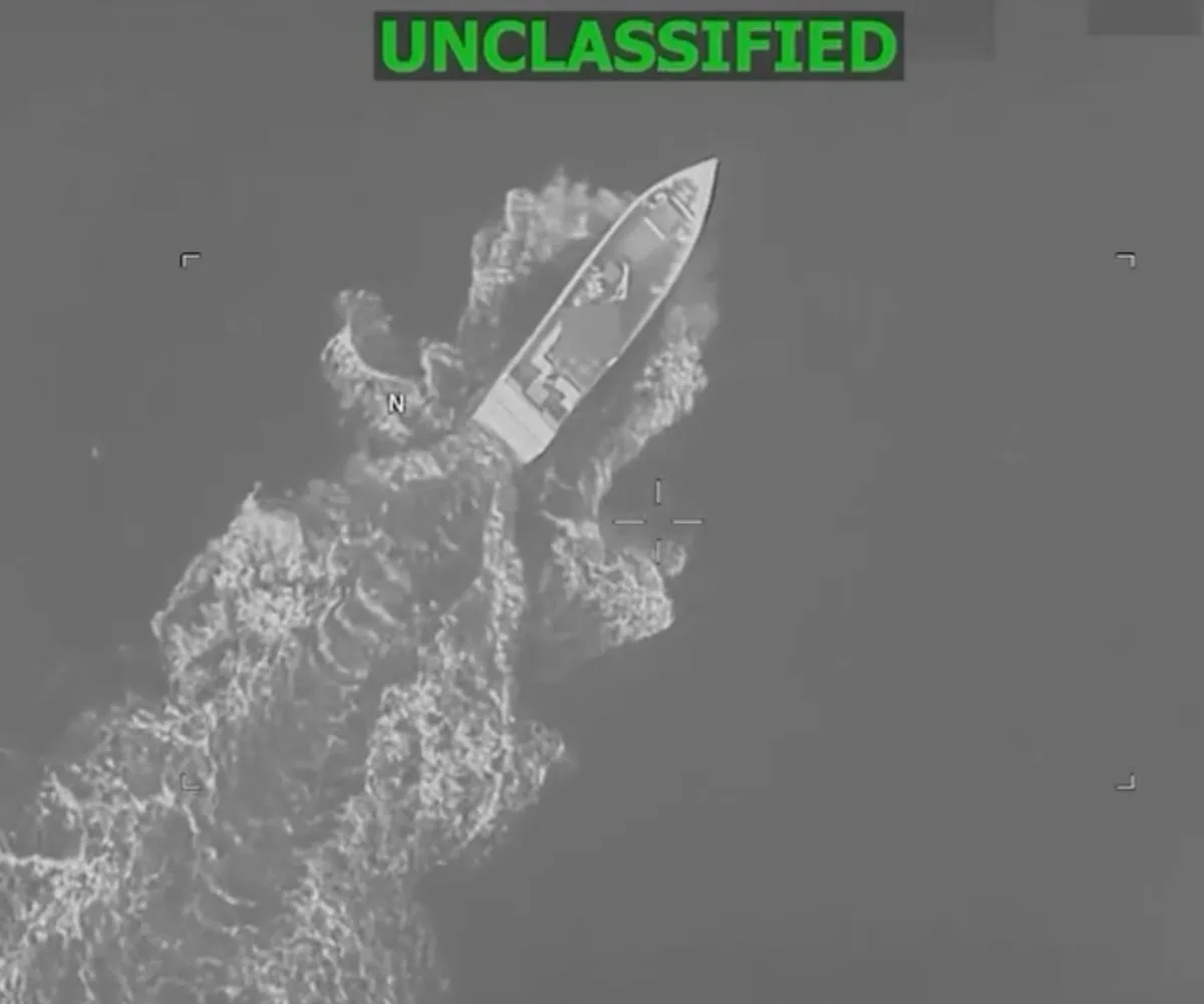 Imagen satelital del ataque de la Fuerza de Tarea Conjunta del Hemisferio Occidental contra la embarcación ligada al narcoterrorismo en el Caribe del pasado 25 de agosto