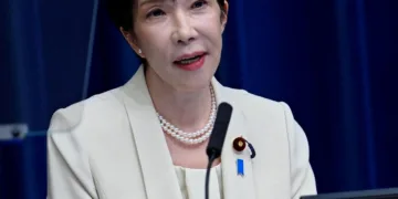 Primera ministra de Japón, Sanae Takaichi, brinda un discurso