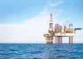Plataforma de perforación offshore en aguas del Atlántico Sur, utilizada para actividades de exploración y producción de hidrocarburos. Imagen ilustrativa.