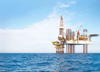 Plataforma de perforación offshore en aguas del Atlántico Sur, utilizada para actividades de exploración y producción de hidrocarburos. Imagen ilustrativa.