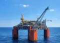 Vista de una plataforma de perforación en alta mar, vinculada al proyecto petrolero Sea Lion, ubicado en la Cuenca Norte a 220 kilómetros de las Islas Malvinas