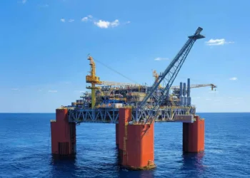 Vista de una plataforma de perforación en alta mar, vinculada al proyecto petrolero Sea Lion, ubicado en la Cuenca Norte a 220 kilómetros de las Islas Malvinas