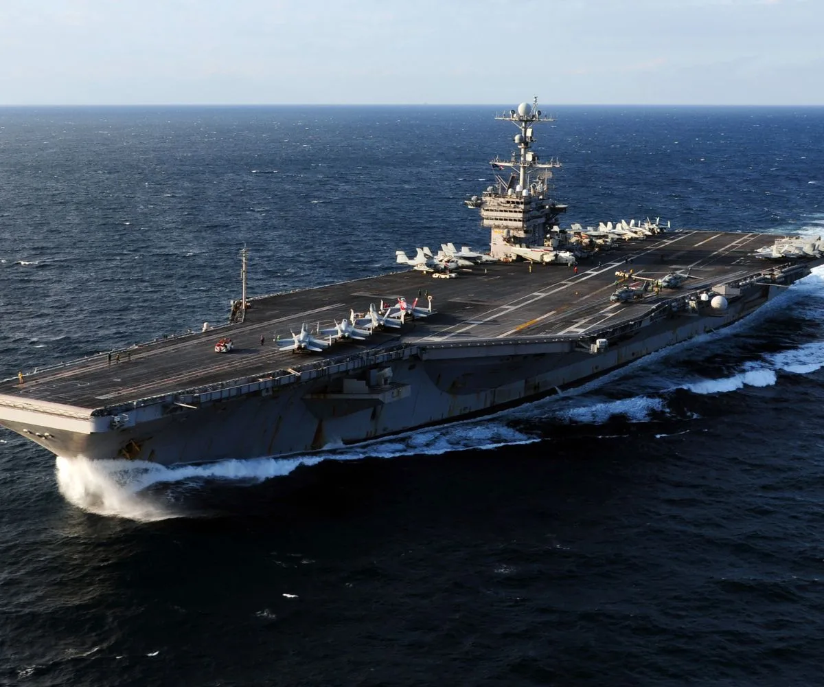 El portaaviones USS George Washington (CVN 73) transita por el Mar de China Oriental