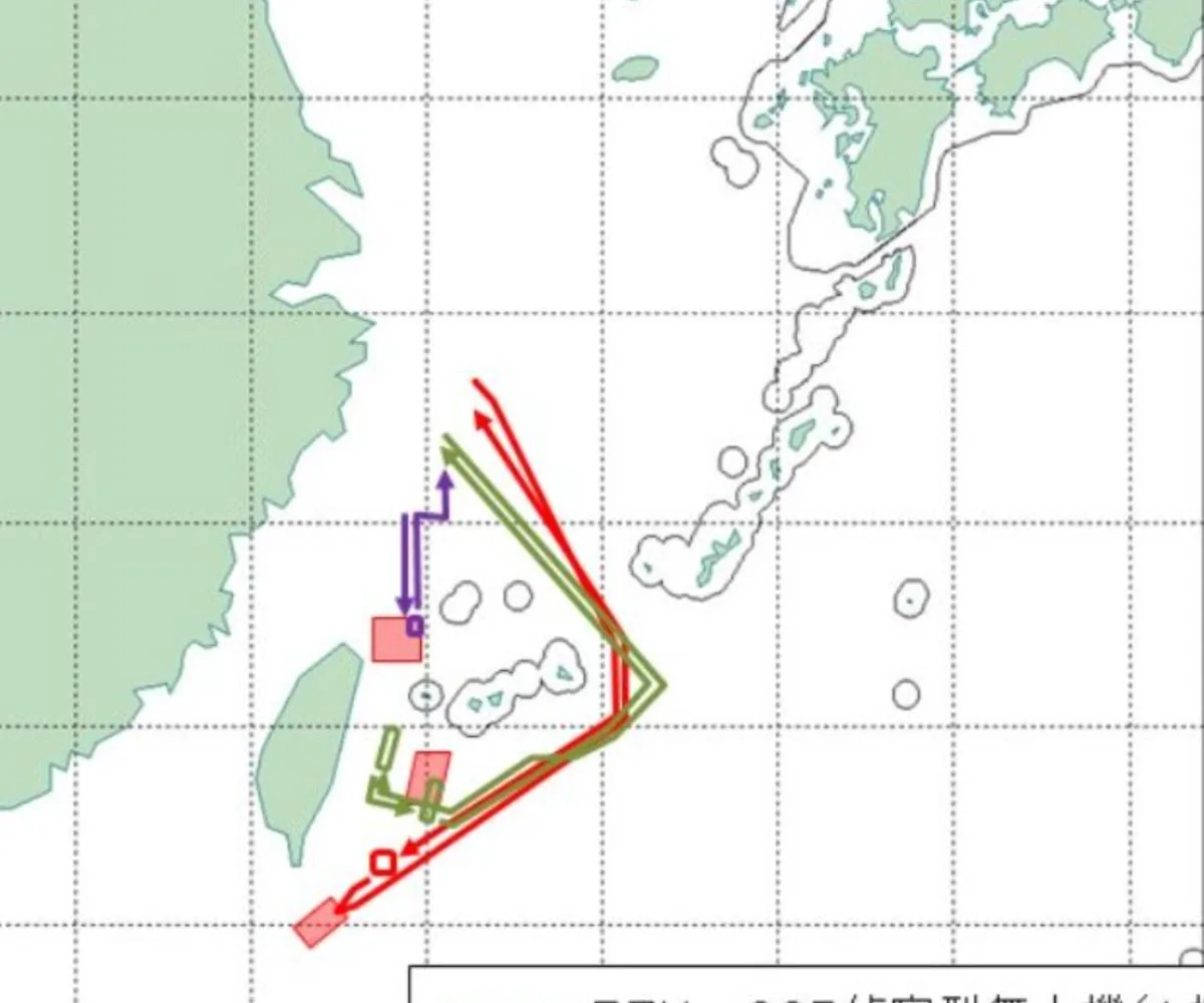 Trayectoria de vuelo de los vehículos aéreos no tripulados (VANT), desplegados por el Ejército Popular de Liberación, cerca de las islas del suroeste de Japón y Taiwán, este martes 4 de agosto