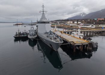 En Puerto Williams, unidades navales argentinas participan del Ejercicio Combinado Viekaren XXV para incrementar la interoperabilidad y fortalecer la cooperación con Chile: ARA “Contraalmirante Cordero”, ARA “Indómita”, ARA “Clorinda” y ARA “Baradero”. Crédito: Armada Argentina