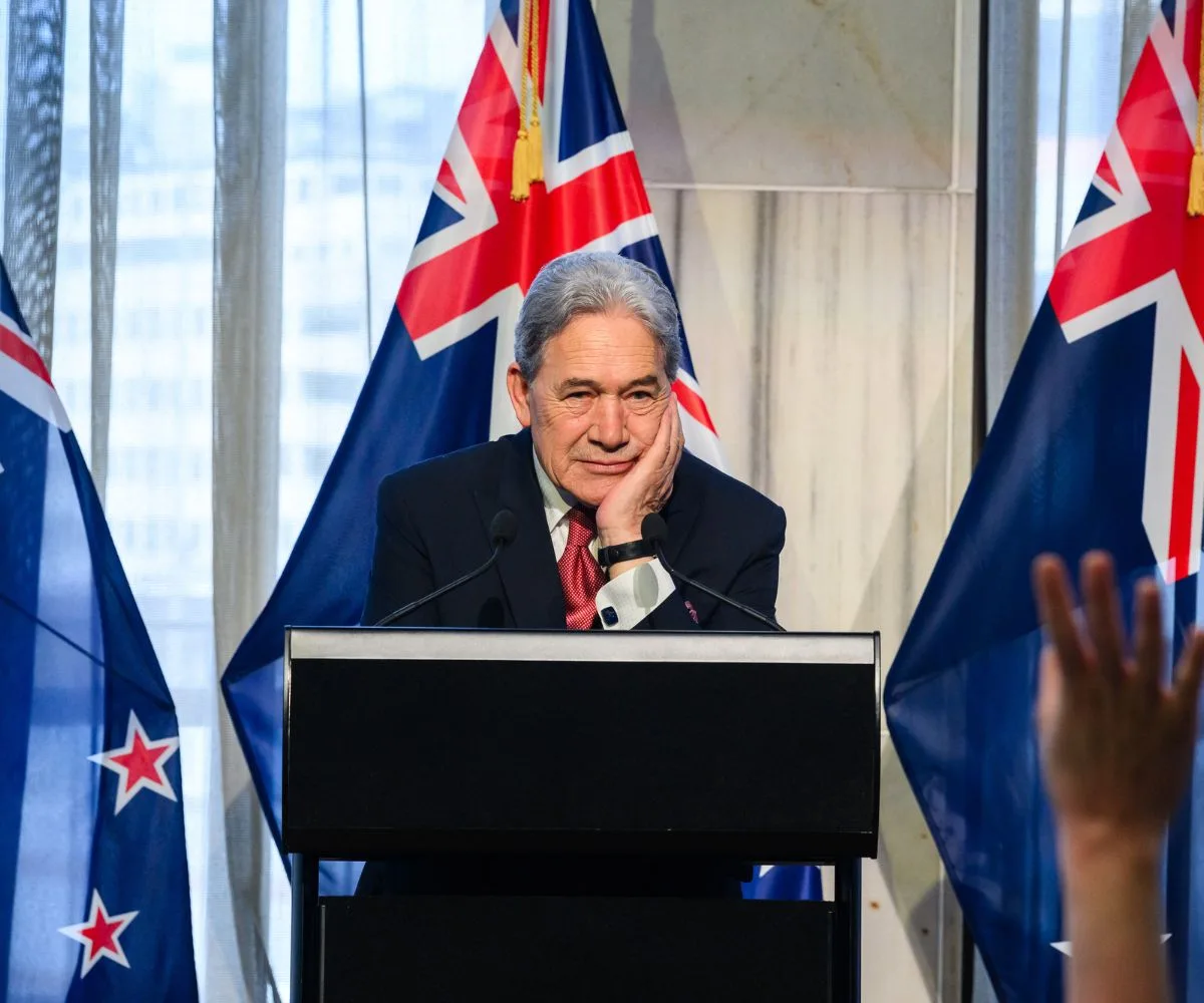 Winston Peters, ministro de Relaciones Exteriores de Nueva Zelanda, en el marco de una conferencia de prensa
