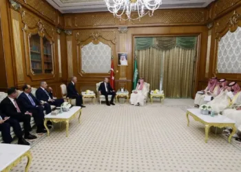 El presidente turco Tayyip Erdogan se reúne con el príncipe heredero saudí Mohammed bin Salman, antes de la esperada firma de un acuerdo de defensa entre Arabia Saudí, Pakistán y Turquía, en La Meca, Arabia Saudí, el 7 de agosto de 2026. Murat Cetinmuhurdar/Oficina de Prensa Presidencial Turca/Distribución vía REUTERS.