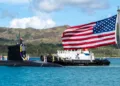 El submarino de ataque rápido de clase Virginia USS Minnesota (SSN 783) transita por el puerto de Apra mientras regresa a su base naval en Guam el 29 de julio de 2026. Créditos: Armada de EE.UU.