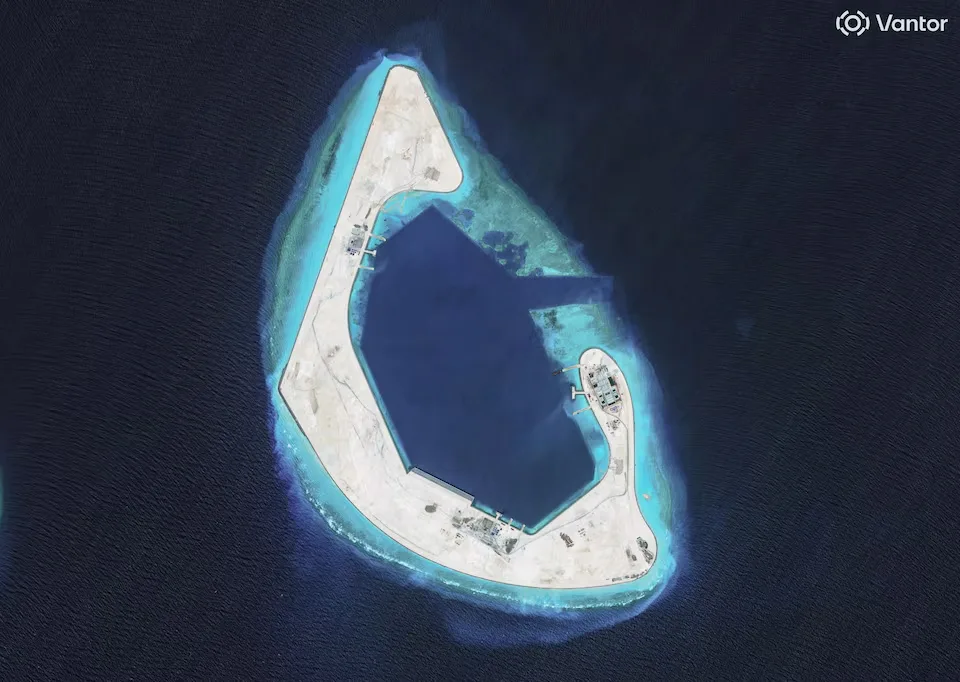 Una imagen de satélite del arrecife Antelope, en el mar de China Meridional, el 19 de julio de 2026. Créditos: Vantor.