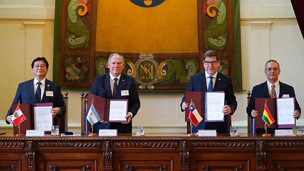 Chile, Argentina, Bolivia y Perú han firmado este viernes en Santiago una declaración conjunta para profundizar su cooperación en materia de minerales estratégicos