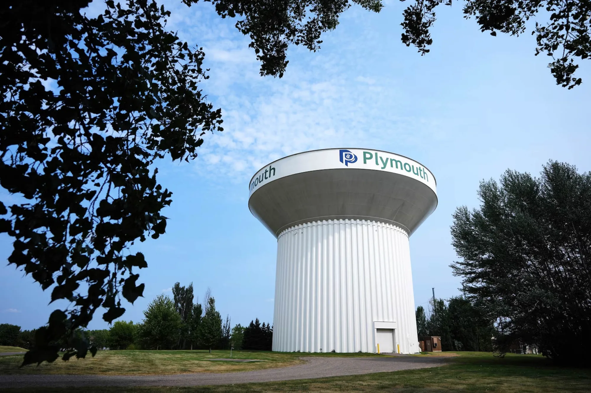 El 30 de julio de 2026, se observa una torre de agua en Plymouth, Minnesota. Créditos: Ellen Schmidt.