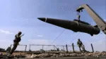 Un militar ruso prepara un misil balístico Iskander-M para su lanzamiento durante un ejercicio militar. Créditos: Ministerio de Defensa de Rusia.