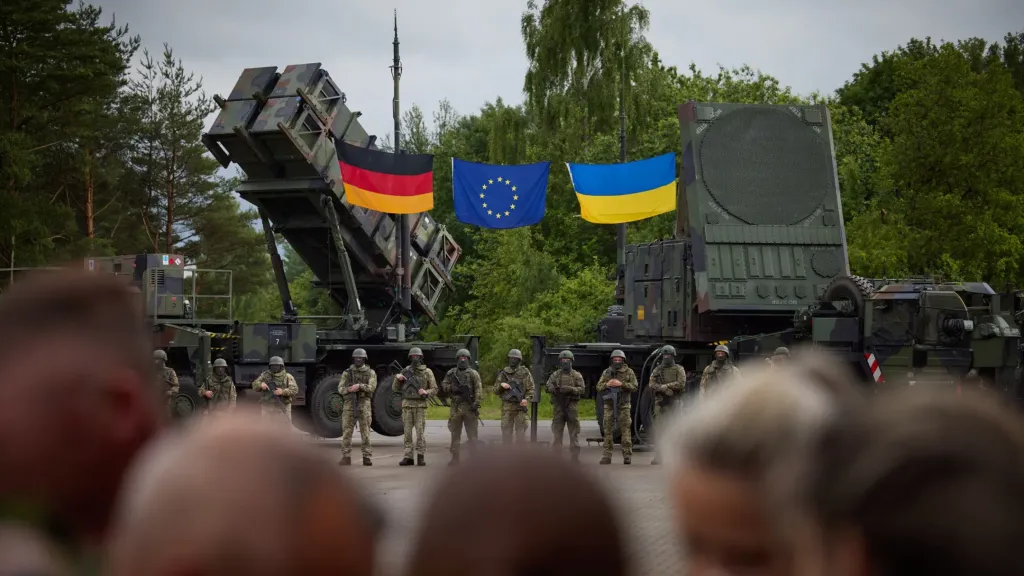 Patriot con banderas de Alemania, la UE y Ucrania: Crédito: Ministerio de Defensa de Ucrania.