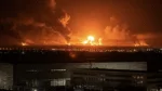 Un incendio arde en la refinería de petróleo Lukoil en Volgogrado, Rusia, tras un presunto ataque con drones ucranianos. Créditos: ArmyWeb.cz.