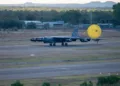 Un bombardero B-52H Stratofortress de la Fuerza Aérea de los Estados Unidos, perteneciente a la 2.ª Ala de Bombardeo, aterriza en la Base Tindal de la Real Fuerza Aérea Australiana, Australia, durante el ejercicio de la Fuerza de Tarea de Bombarderos 26-3, el 1 de septiembre de 2026. Créditos: Fuerza Aérea de los Estados Unidos.