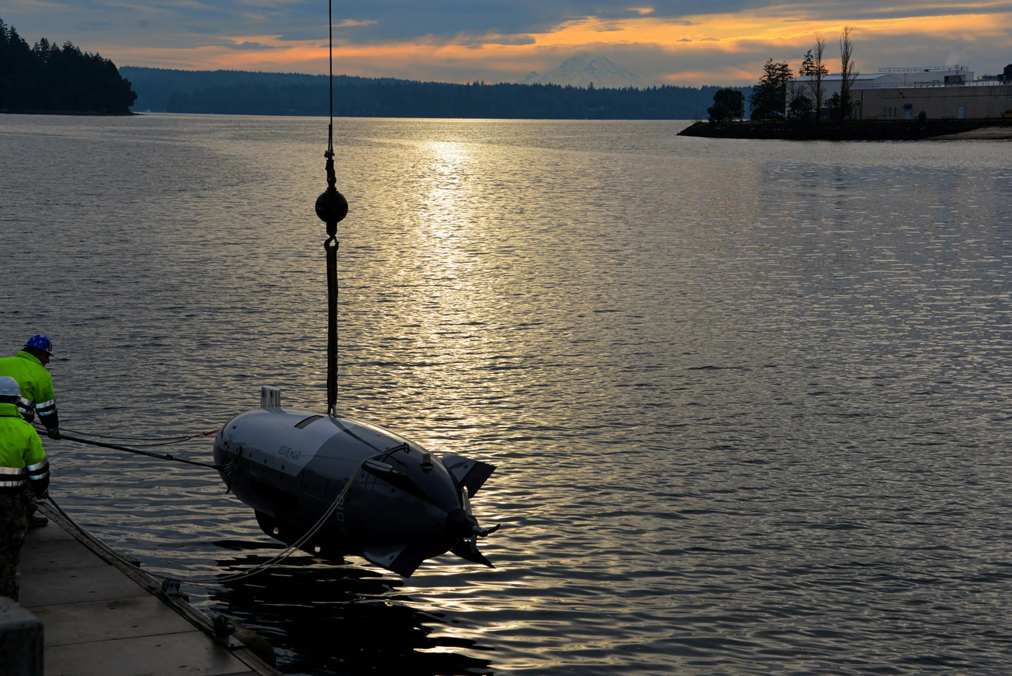 Dron submarino no tripulado de la Armada de Estados Unidos, Anduril Dive-LD, en Keyport, Washington, el 11 de diciembre de 2024. Créditos: Armada de EE. UU.