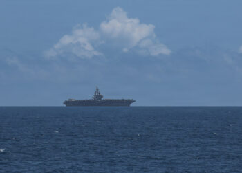 El portaaviones de la clase Nimitz USS George HW Bush (CVN 77) navega en el área de responsabilidad del Comando Central de los Estados Unidos el 10 de septiembre de 2026. Créditos: Armada de EE.UU.