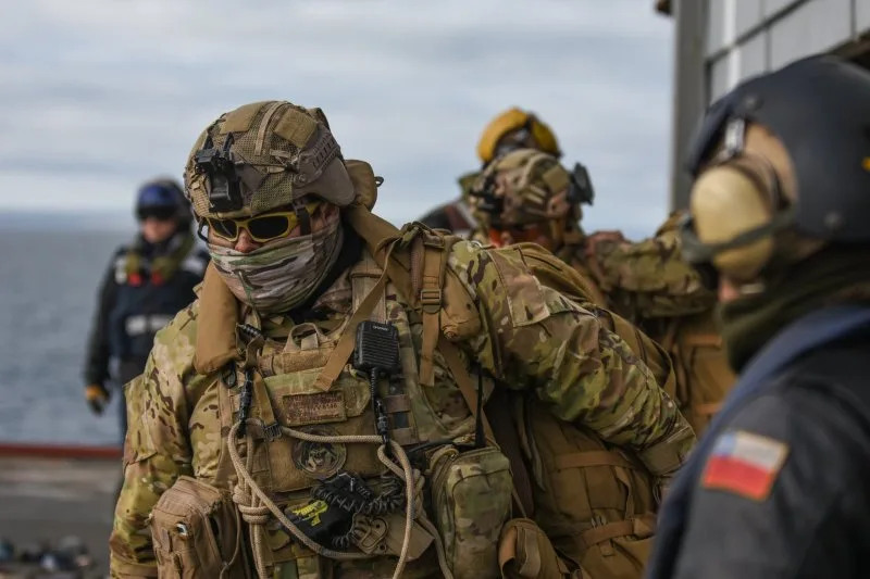 Las Fuerzas Armadas de Chile mantienen una fuerza anfibia operando en Tierra del Fuego. (FOTO: Armada de Chile)