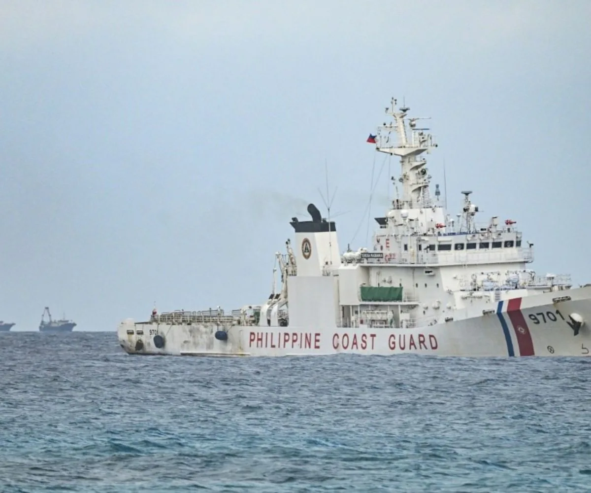 Buque de la Guardia Costera de Filipinas (PCG) custodiando y resguardando las aguas del Mar de Filipinas Occidental