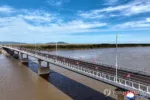 Un puente que une la ciudad fronteriza norcoreana de Rason con Khasan, en Rusia, se inaugura el 7 de septiembre de 2026, según muestra esta fotografía difundida al día siguiente por la Agencia Central de Noticias de Corea. (Solo para uso en la República de Corea. Prohibida su redistribución). (Yonhap)