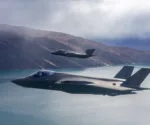 Cazas furtivos F-35 de la Fuerza Aérea de Dinamarca vuelan sobre Groenlandia, en el marco de Arctic Sentry de la OTAN