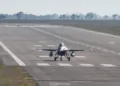 Un F-16 de la Fuerza Aérea Argentina en vuelos iniciales desde Río Cuarto, el 30 de marzo de 2026
