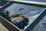 Operación de reabastecimiento en el mar (RAS) del USNS Charles Drew al portaaviones USS George Washington en el Mar de Filipinas. Créditos: U.S. Navy.