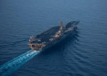 Portaaviones USS Abraham Lincoln (CVN-72) de clase Nimitz navegando en el área de operaciones de la 7ª Flota de EE.UU. en el Indo-Pacífico. Créditos: USS Abraham Lincoln.