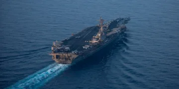 Portaaviones USS Abraham Lincoln (CVN-72) de clase Nimitz navegando en el área de operaciones de la 7ª Flota de EE.UU. en el Indo-Pacífico. Créditos: USS Abraham Lincoln.