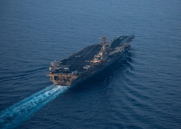 Portaaviones USS Abraham Lincoln (CVN-72) de clase Nimitz navegando en el área de operaciones de la 7ª Flota de EE.UU. en el Indo-Pacífico. Créditos: USS Abraham Lincoln.