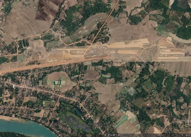 Imagen satelital del aeródromo de Ban Keun (Laos). Créditos: Google Earth.