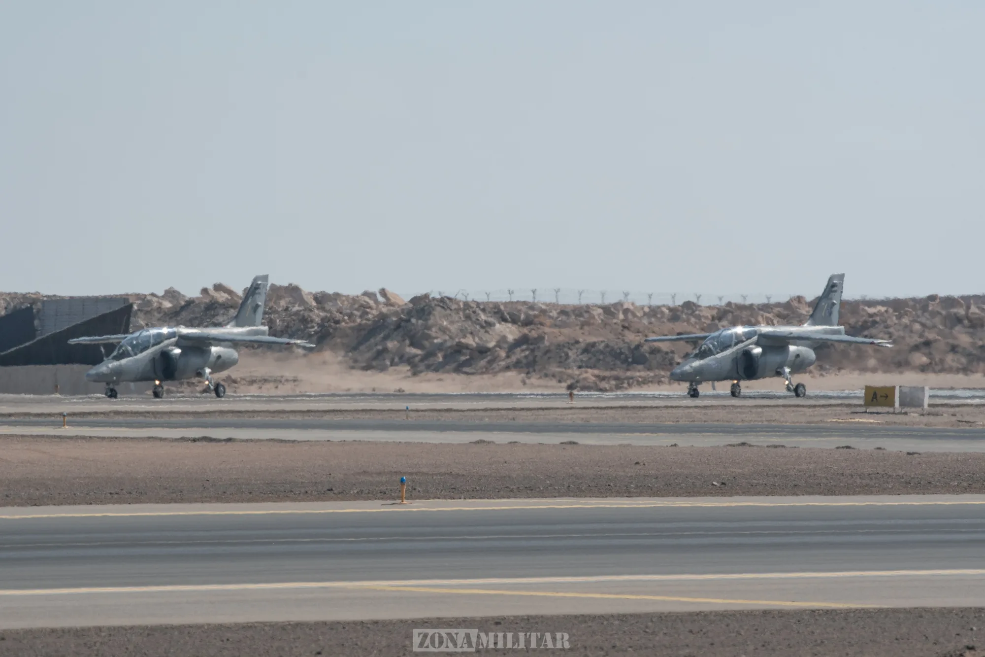 Despliegue de cuatro IA-63 Pampa II/III de la Fuerza Aérea Argentina en el Ejercicio Multidominio Salitre 2026 en el norte de Chile. Créditos: Zona Militar.