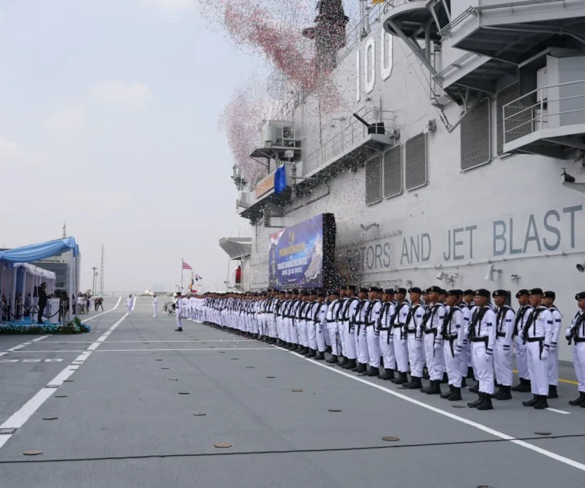 Ceremonia de transferencia del ex ITS Giuseppe Garibaldi a la Armada de Indonesia, celebrada en el puerto de Tanjung Priok, en el norte de Yakarta