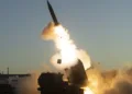 El Ejército de Estados Unidos avanzó con la producción de su primera tanda de misiles Precision Strike Missile (PrSM) capaces de atacar buques en movimiento a 400 kilómetros. Créditos: Zona Militar