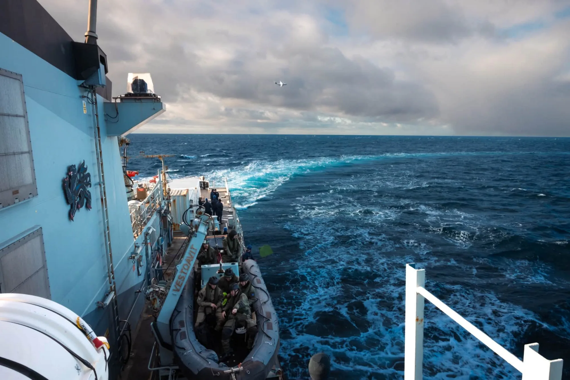 El HMS Medway llevó a cabo la Operación SOUTHERN VIGILANCE, operando en el límite de la Zona de Conservación de las Islas Malvinas (FICZ). Créditos: Cpl Braithwaite.