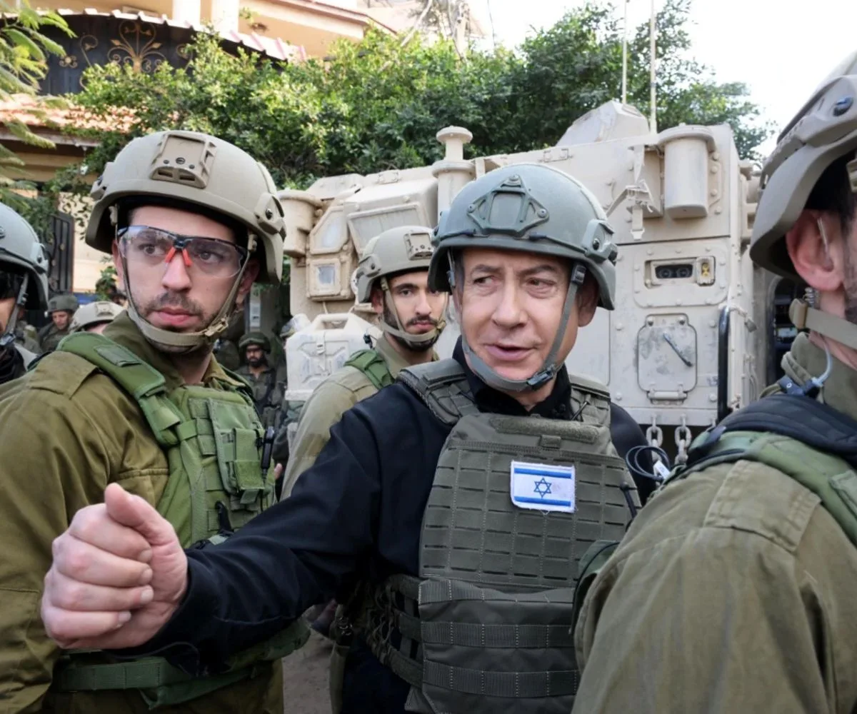 El primer ministro israelí, Benjamin Netanyahu, visita el norte de Gaza, el 25 de diciembre de 2023, en el marco de la guerra contra Hamas