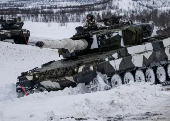Tanques alemanes operados por una división finlandesa-sueca vistos durante un ejercicio de la OTAN cerca del círculo polar ártico. Imagen ilustrativa.