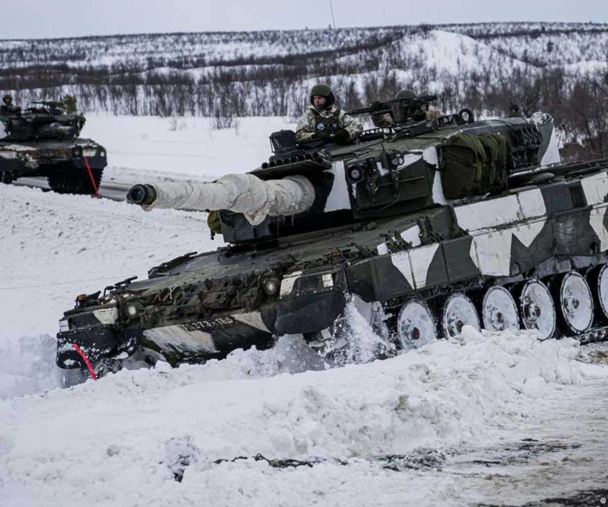 Tanques alemanes operados por una división finlandesa-sueca vistos durante un ejercicio de la OTAN cerca del círculo polar ártico. Imagen ilustrativa.