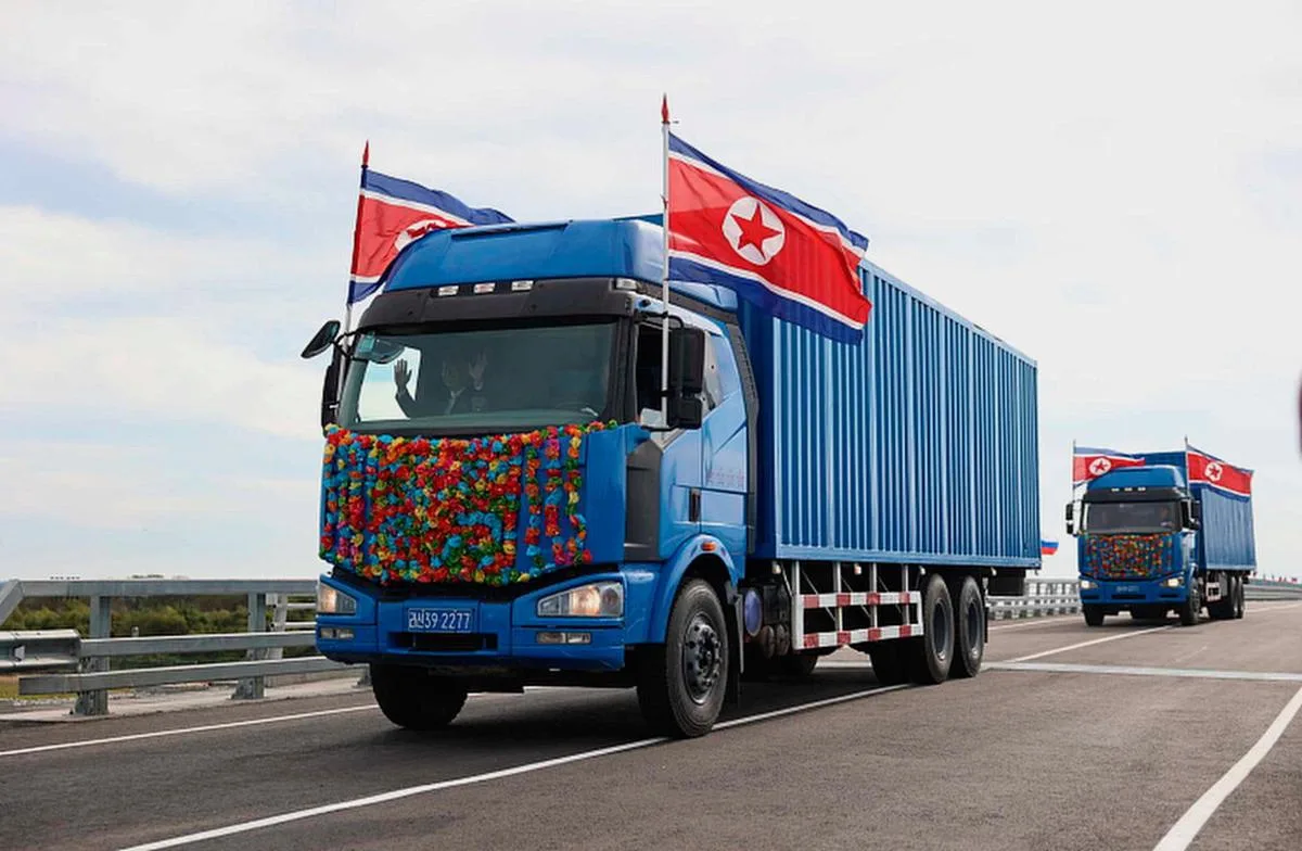 El 7 de septiembre de 2026 se celebró la ceremonia de inauguración de un puente que une la ciudad fronteriza norcoreana de Rason con Khasan, en Rusia. Esta fotografía fue difundida al día siguiente por la Agencia Central de Noticias de Corea. (Solo para uso en la República de Corea. Prohibida su redistribución). (Yonhap)