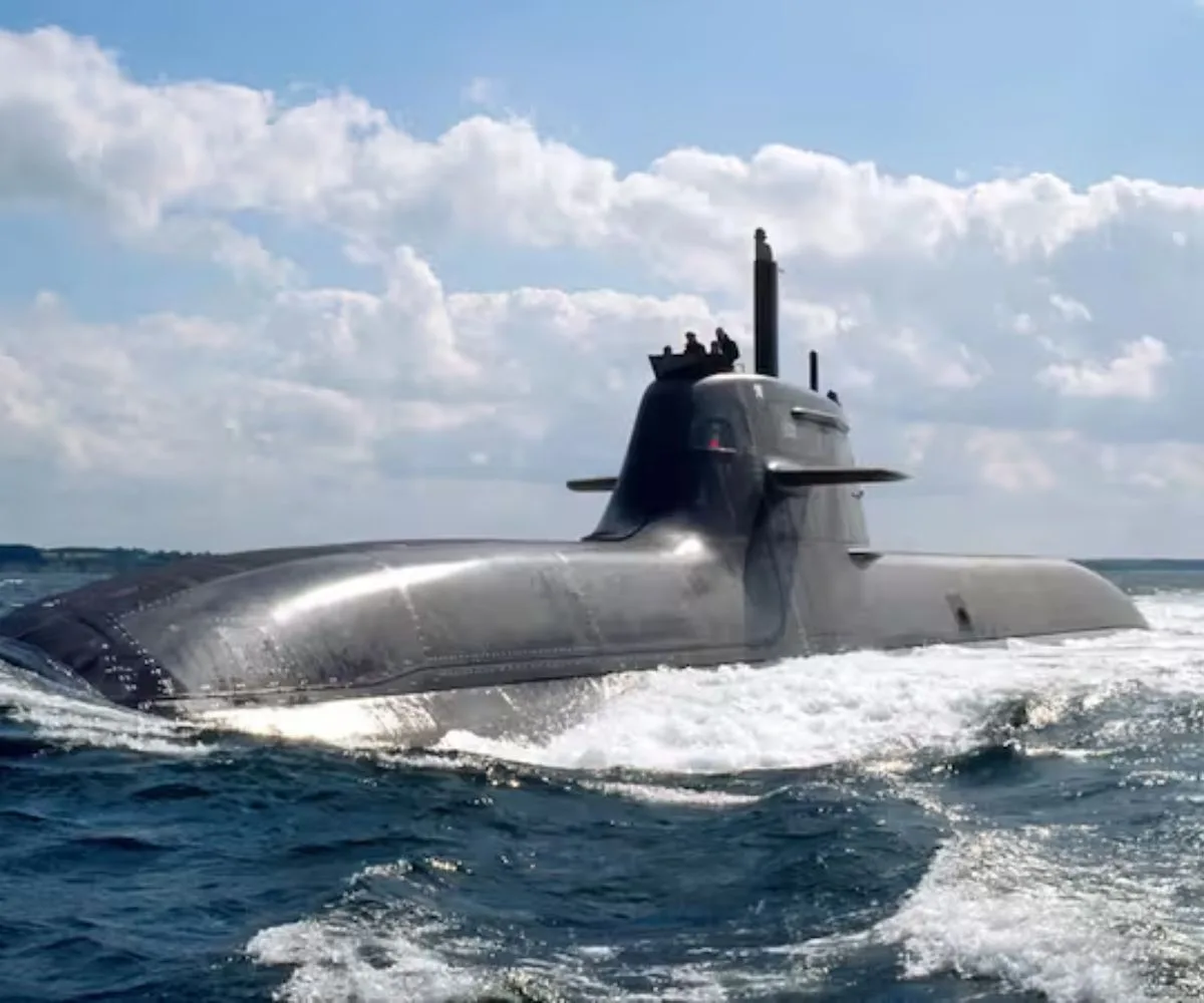 Un submarino convencional de la clase Tipo 212A navegando en superficie. Imagen ilustrativa.