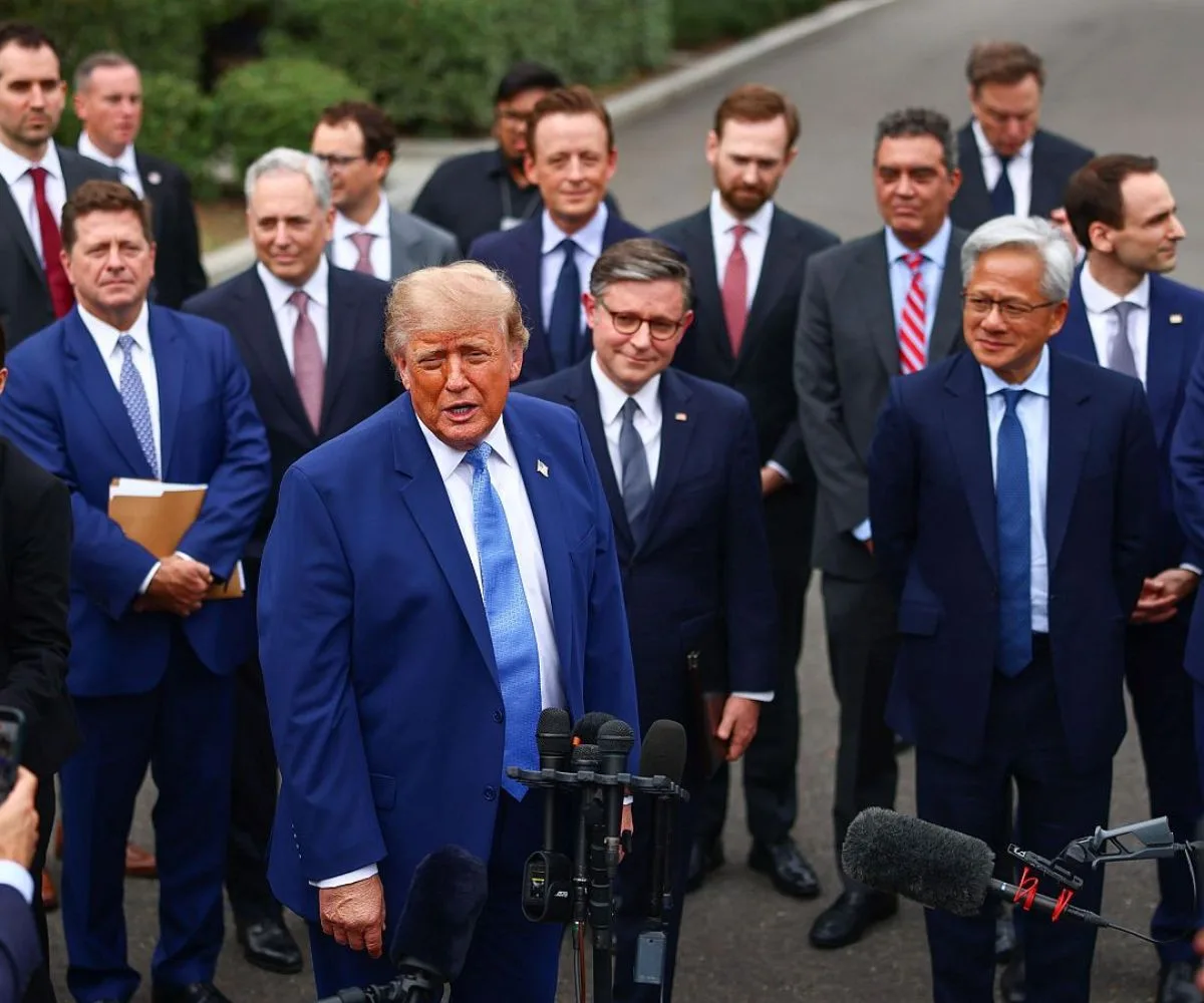 Donald Trump habla con periodistas tras una reunión con ejecutivos del sector tecnológico en la Casa Blanca