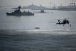 Buques de guerra, submarinos, helicópteros y equipos de asalto y defensa de la armada turca participan en el festival Teknofest Blue Homeland, en Kocaeli, al noroeste de Turquía, el 23 de agosto de 2026. (Foto AA)