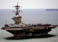 El portaaviones USS Abraham Lincoln de la Armada de los Estados Unidos llega al puerto de Laem Chabang, en Chonburi, Tailandia, el miércoles 2 de septiembre de 2026. (Foto AP/Sakchai Lalit)