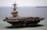 El portaaviones USS Abraham Lincoln de la Armada de los Estados Unidos llega al puerto de Laem Chabang, en Chonburi, Tailandia, el miércoles 2 de septiembre de 2026. (Foto AP/Sakchai Lalit)